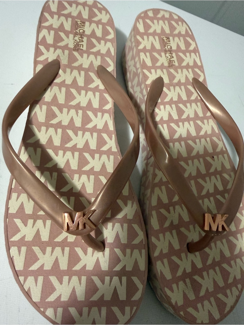 194. Michael Kors Rose Pink MK Logo Platform Flip Sandals Barbie Y2K Style